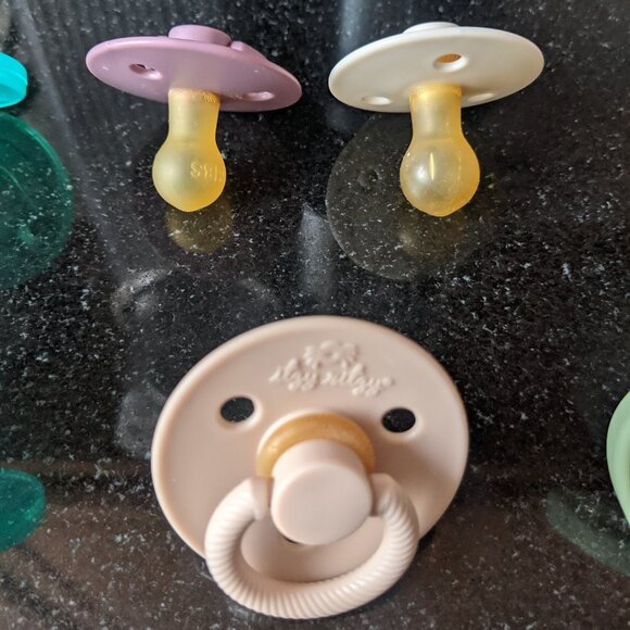 12-Pack of Binkies and Pacifiers for Multiple Ages! Avent, Itzy Ritzy and MORE! - Picture 2 of 8